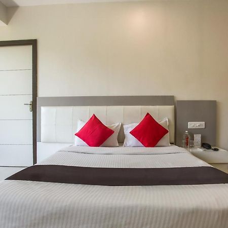 Capital O 35557 Hotel Aura Mumbai  Buitenkant foto