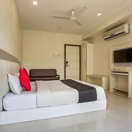 Capital O 35557 Hotel Aura Mumbai  Buitenkant foto