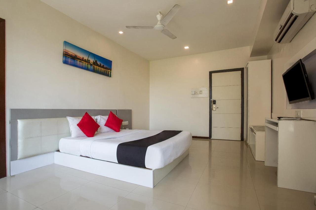 Capital O 35557 Hotel Aura Mumbai  Buitenkant foto