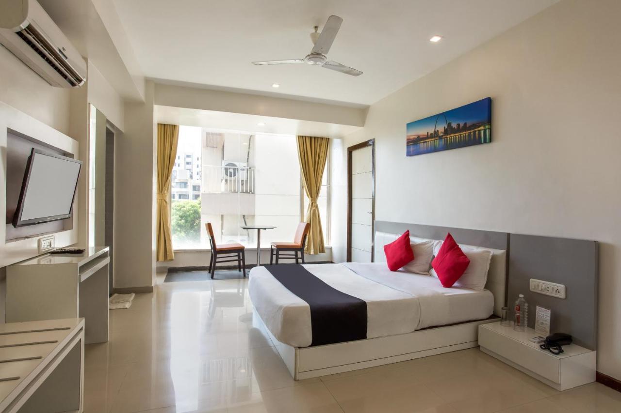 Capital O 35557 Hotel Aura Mumbai  Buitenkant foto
